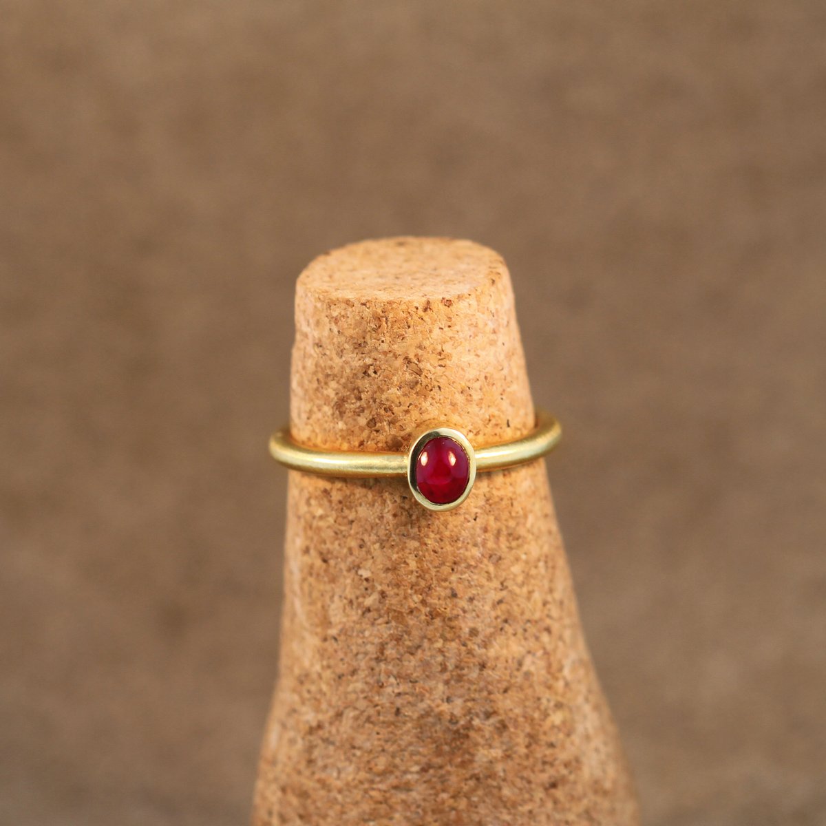 Oval Cabochon Ruby Minima, 14k